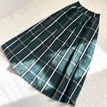 [택 포함 새상품] me. 체크 플레어 스커트 샤리감 허리밴딩 롱 기장