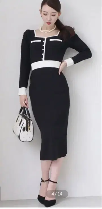 로얄 파티 새상품 배색 버튼 니트 원피스