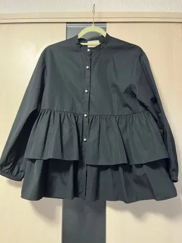 유나이티드 애로우즈 펄 모티브 개더 블라우스