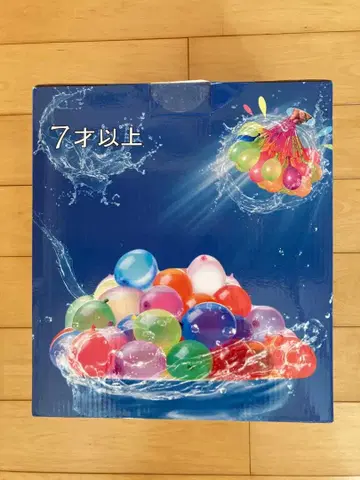 컬러풀한 물놀이용 물풍선 다수