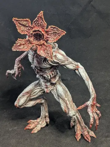 재도색 상품 기묘한 이야기 데모고르곤 피규어 제일복권