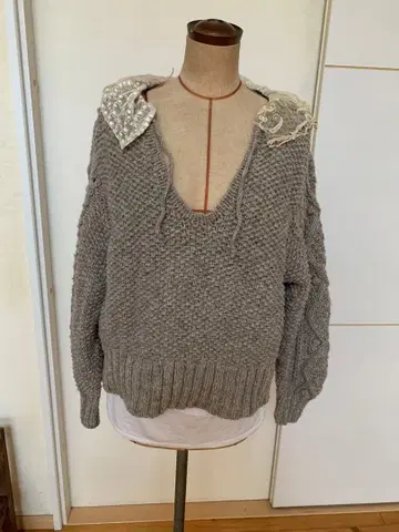 앤티크 옷깃 콜라주 니트 스웨터