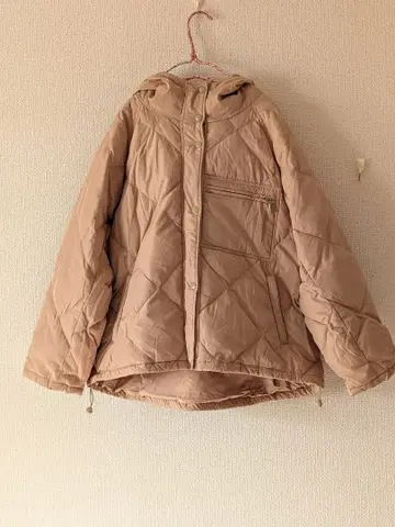 Audrey and John Wad 베이지 다운 자켓