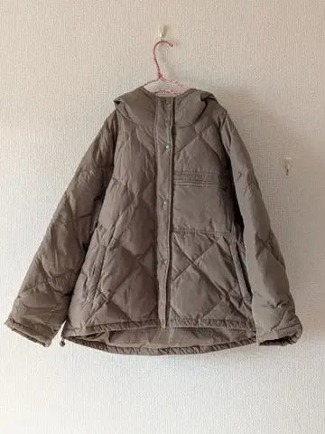 Audrey and John Wad 카키 다운 자켓