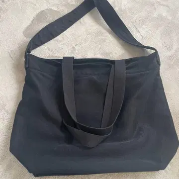 WYM 블랙 숄더백 내 포켓 부착