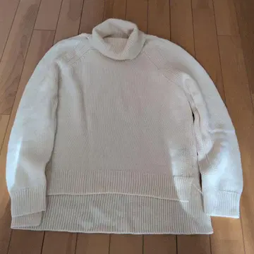 모디파이 아이보리 터틀넥 니트 긴팔