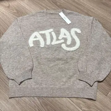 베이지 니트 스웨터 긴팔