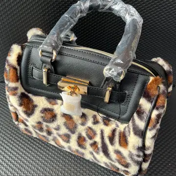 [ 새상품급 ] 세실 맥비 레오파드 무늬 퍼 핸드백