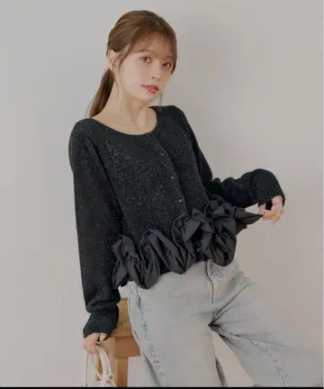 프릴 달린 블랙 니트 가디건