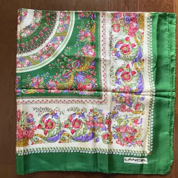 1점 Lancel 플라워 실크 스카프