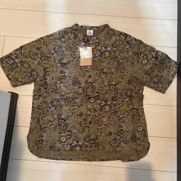 RNA 반팔 셔츠 M 사이즈 올리브 그린 꽃무늬