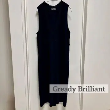 그레디 브릴리언트 블랙 프릴 V넥 점퍼 스커트