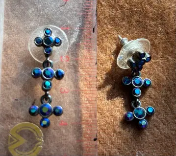 모네 오로라 스톤 크로스형 귀걸이 3cm