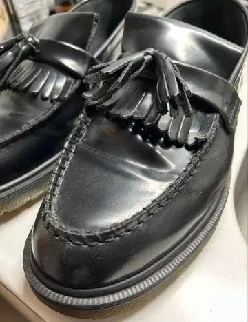 닥터 마틴 아드리안 블랙 가죽 프린지 로퍼