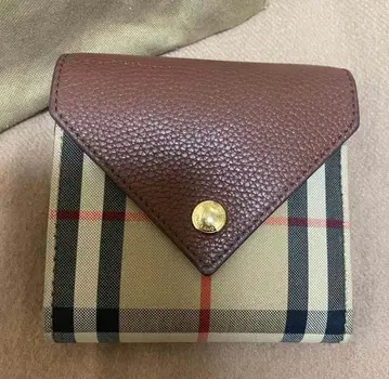 체크 무늬 접이식 지갑