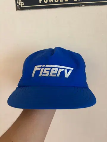 Fiserv 로고 나일론 캡 파란색 미국제