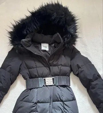 GYDA 퍼 후드 롱 다운 블랙