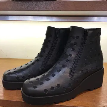 PUTS 천연 가죽 통굽 부츠 22.5cm