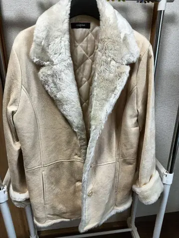 배송비 포함 새상품급 크림색 퍼 코트 15호