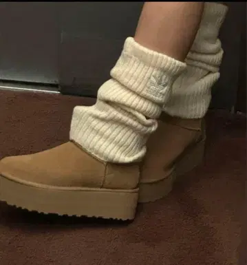 새상품 adidasoriginals 레그 워머 베이지 화이트 IY4643