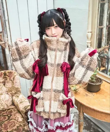 2000엔 할인 새상품 [쿠티르와 레트로] 벨로아 리본 모듬 보아 블루종