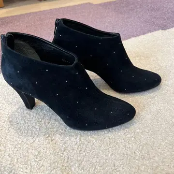 비쥬 장식 블랙 스웨이드 부티 24.5cm