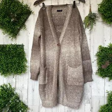 평평하게 놓았을 때 가슴 너비 54, 소매 폭 17