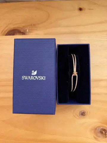 [미사용 새상품] Swarovski 골드톤 뱅글 스와로브스키