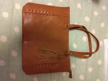 브라운 태슬 포함 숄더백