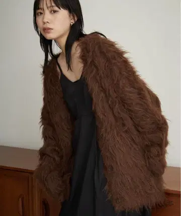 브라운 V넥 긴팔 가디건 앤트마리스
