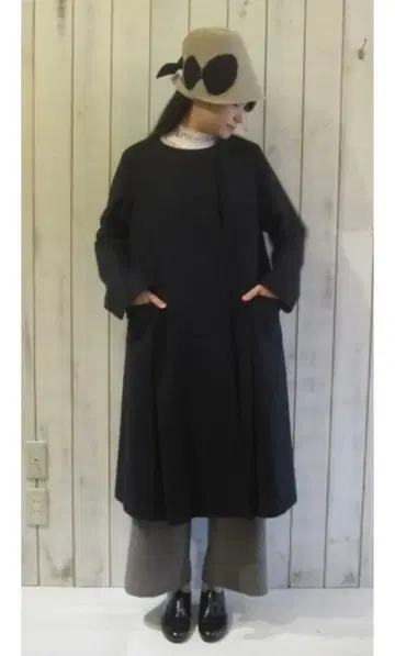 리제타 울 코트