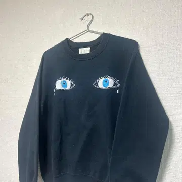 초레어 디자인 unfortunate portrait 맨투맨 S