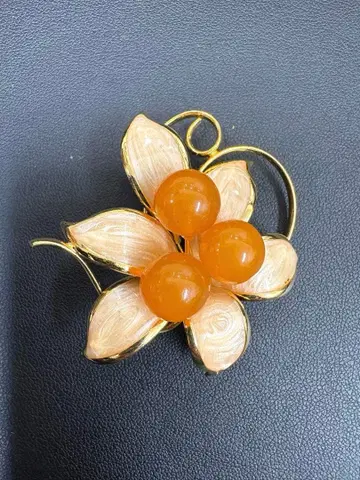 꽃 모양 브로치 오렌지 비즈 포함