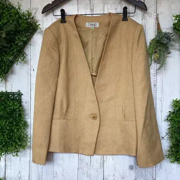 평평하게 놓았을 때 가슴 너비 50, 어깨 너비 40, 소매 폭 18