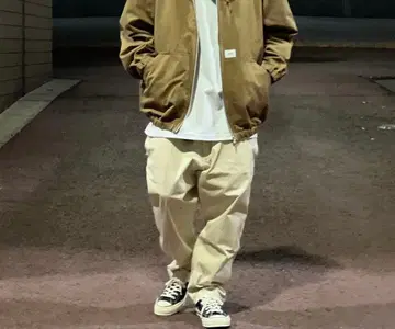 브로슈어 1p 빅 치노 팬츠 A.H L 베이지