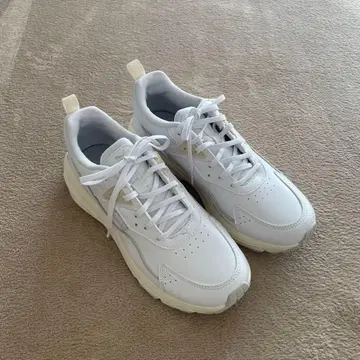 PUMA 화이트 로우컷 스니커즈 여성용 24.5 미사용 새상품