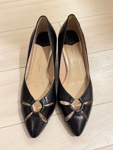 캐서린 햄넷 23 1/2 블랙 펌프스
