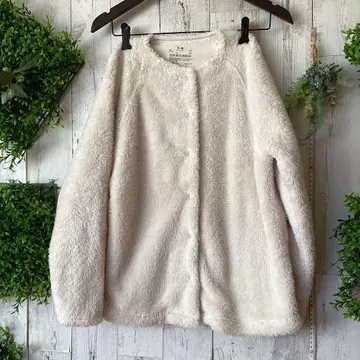 평평하게 놓았을 때 가슴 너비 50 소매 폭 21