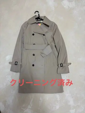 베이지 더블 브레스트 트렌치코트