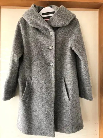 후드 부착 그레이 롱 코트