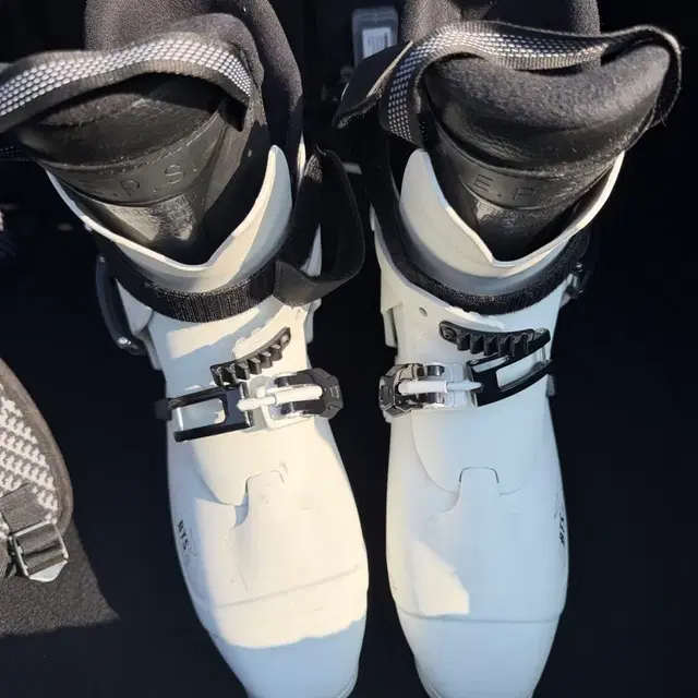 톰슨스노우스케이트 BTS5 M사이즈 판매합니다