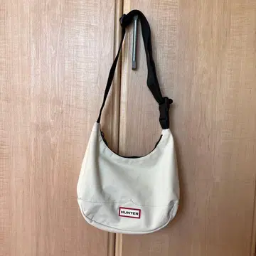 HUNTER 숄더백 화이트