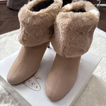 TOCCA 퍼 탈부착 가능 숏부츠