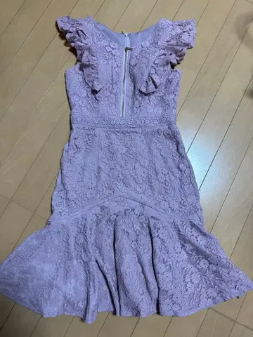 핑크 레이스 드레스 프릴 포함