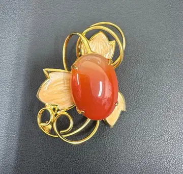 꽃 모티브 오렌지석 브로치