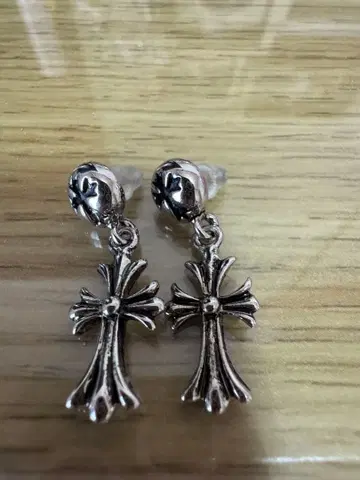 크로스형 펜던트 부착 귀걸이