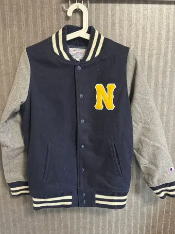 챔피온 두꺼운 원단 바시티 자켓