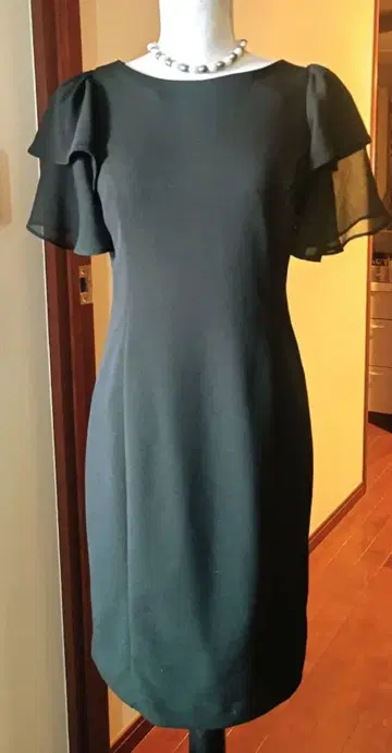 가격 인하! 다나카란 뉴욕 새상품 프릴 드레스 택 포함 사이즈 4