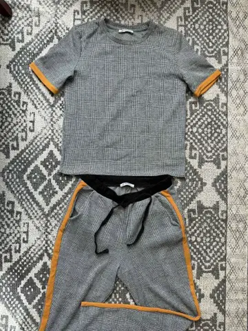 ZARA 그레이와 오렌지 체크 무늬 셋업