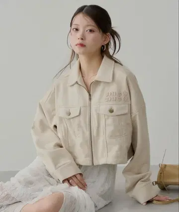 CHICO 가슴 로고 숏 기장 스웨이드 지퍼 블루종